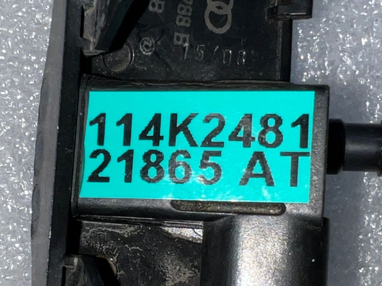 Audi labās puses apsildāmā trīskāršā vējstikla mazgāšanas sprausla 8t0955988b