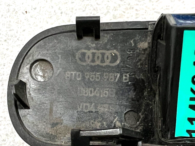Audi priekšējā vējstikla sprausla 8t0955987b