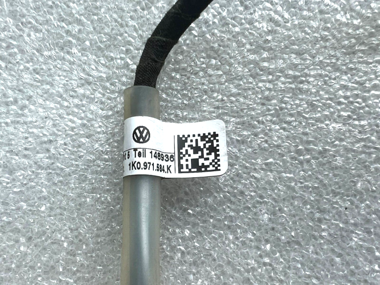 VW vadu kopne stūres gaisa spilvenam (kreisajā pusē) 1k0971584k
