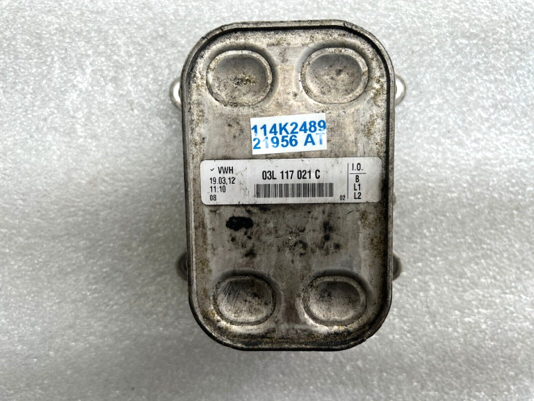 Skoda VW Audi eļļas dzesētājs 03l117021c