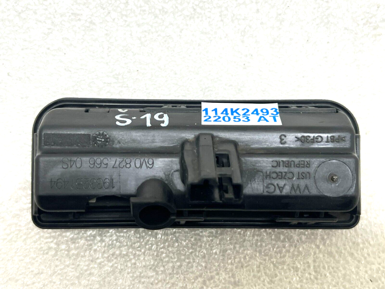 Skoda Kodiaq aizmugurējo durvju atvēršanas poga 6v0827566