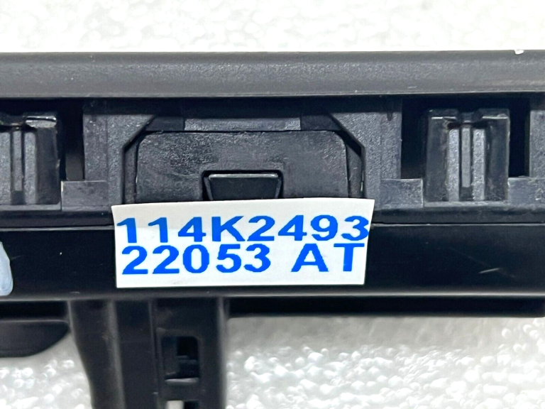 Skoda Kodiaq aizmugurējo durvju atvēršanas poga 6v0827566