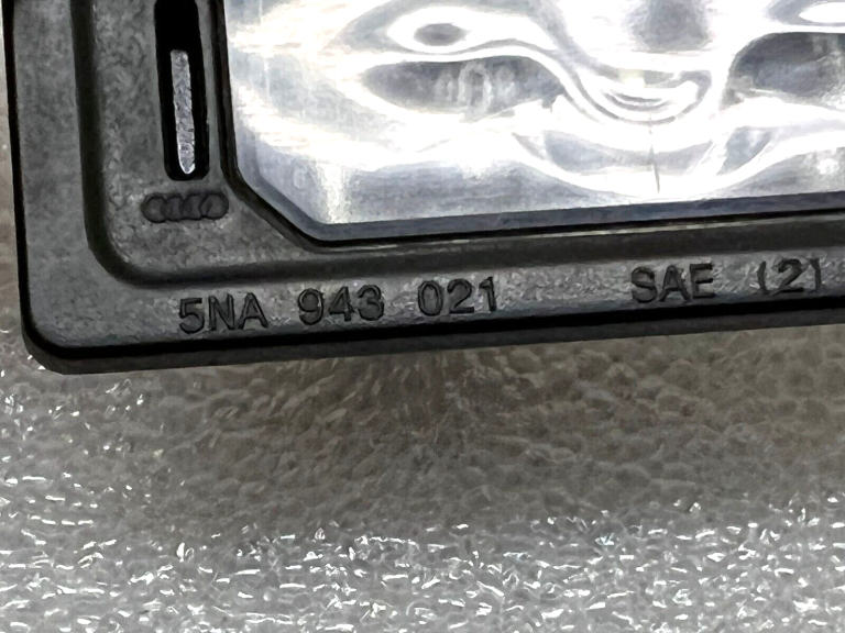 Skoda Kodiaq numura apgaismojums 5na943021