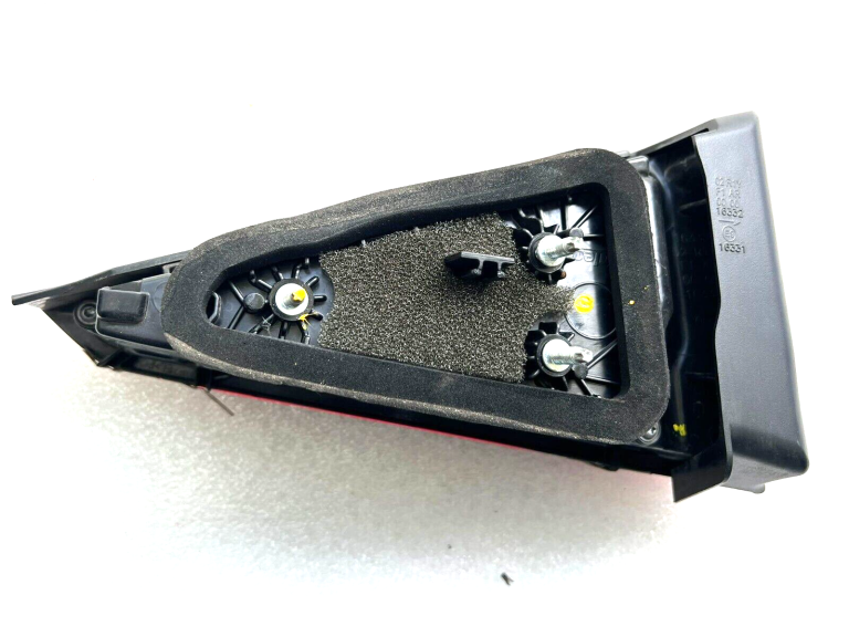 Skoda Kodiaq aizmugurējais labās puses lukturis oriģinālā daļa 565945308