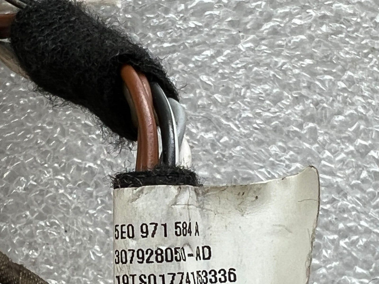 Skoda Kodiaq stūres rata vadu instalācija 5e0971584a