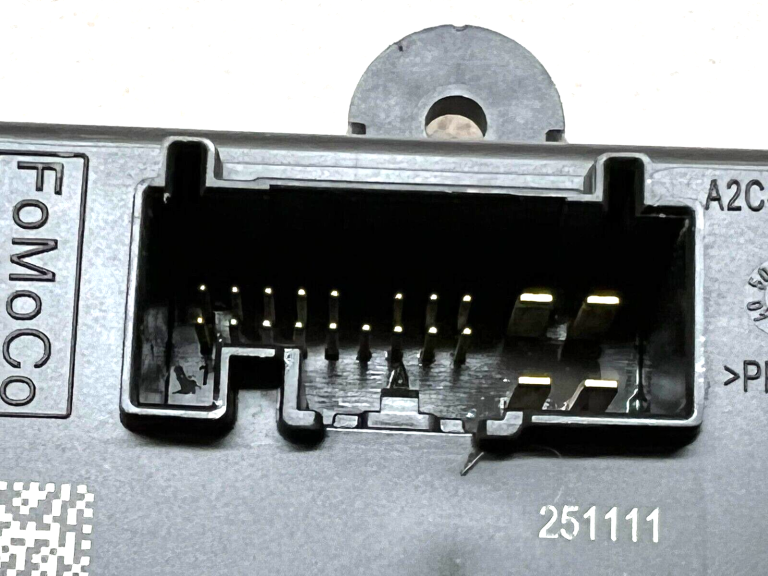 Volvo durvju vadības bloks ECU aizmugurējā labajā pusē 31343482