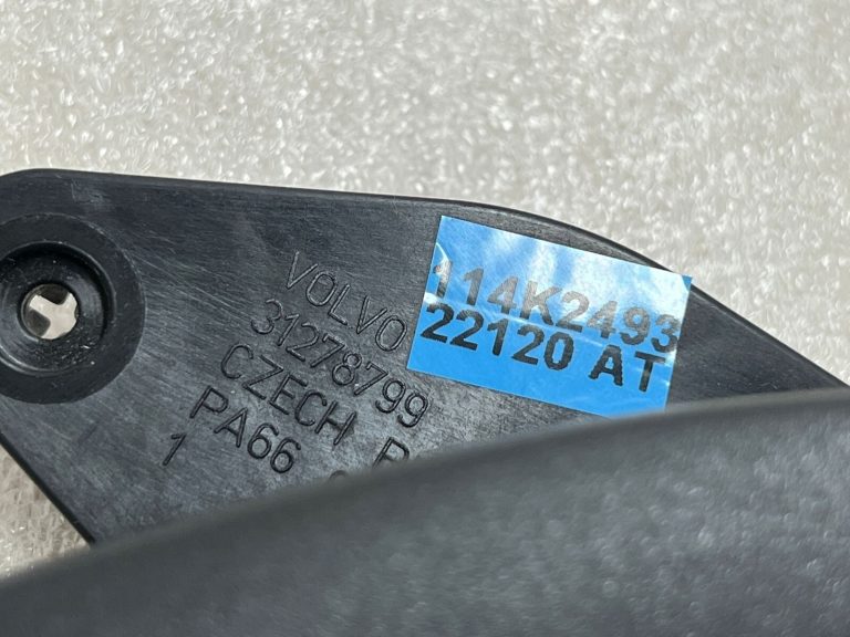 Volvo dzinēja vāka atvēršana 31278799