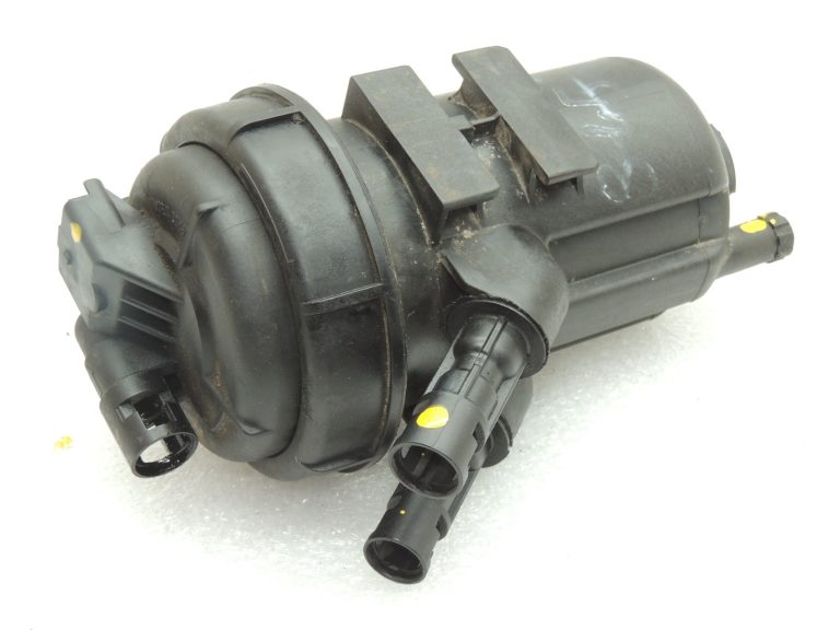 OEM Suzuki Swift 1.3 dīzeļdegvielas filtra korpuss 1541084E61