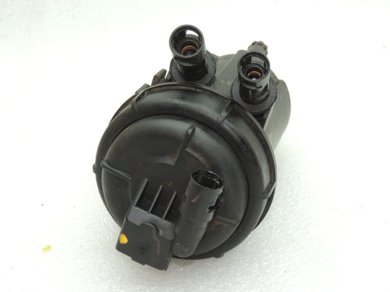 OEM Suzuki Swift 1.3 dīzeļdegvielas filtra korpuss 1541084E61