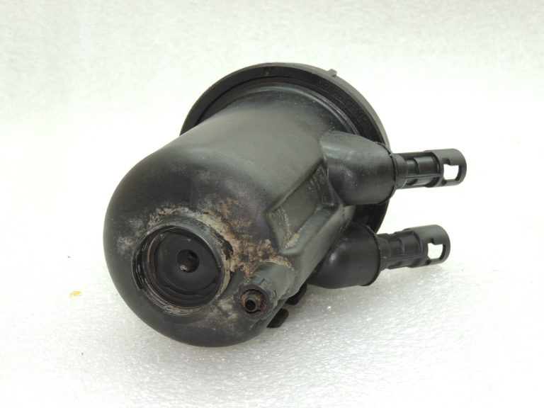 OEM Suzuki Swift 1.3 dīzeļdegvielas filtra korpuss 1541084E61