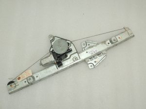 OEM Suzuki Grand Vitara III logu regulators ar motoru priekšējais kreisais 8340265J01