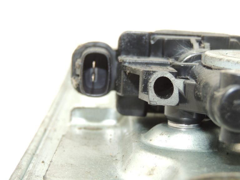 OEM Suzuki Grand Vitara III logu regulators ar motoru priekšējais kreisais 8340265J01