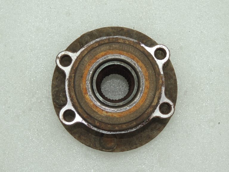OEM Mazda 6 2.2D Priekšējā riteņa rumba KD353304XC