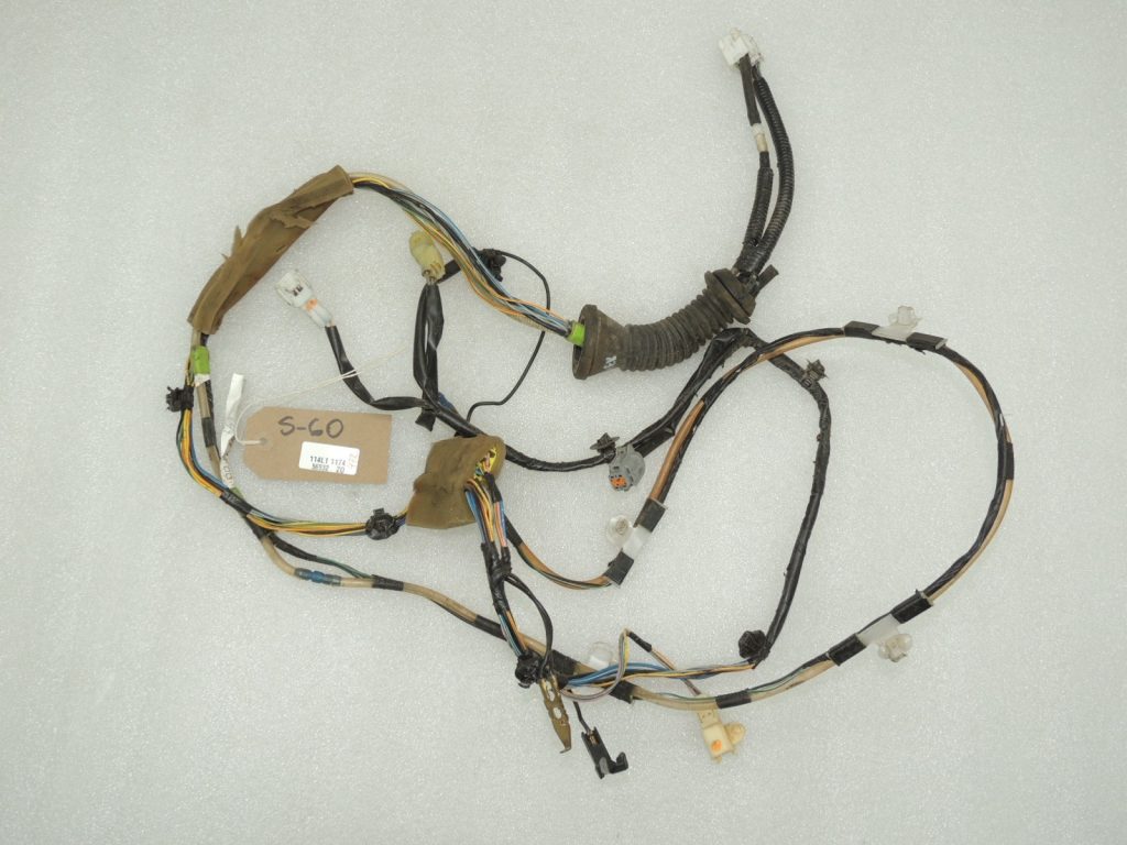 OEM Suzuki Grand Vitara III 1.9DDiS elektroinstalācijas siksna aizmugurējām durvīm 368456565J10