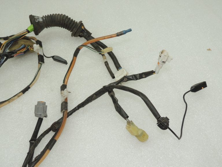 OEM Suzuki Grand Vitara III 1.9DDiS elektroinstalācijas siksna aizmugurējām durvīm 368456565J10