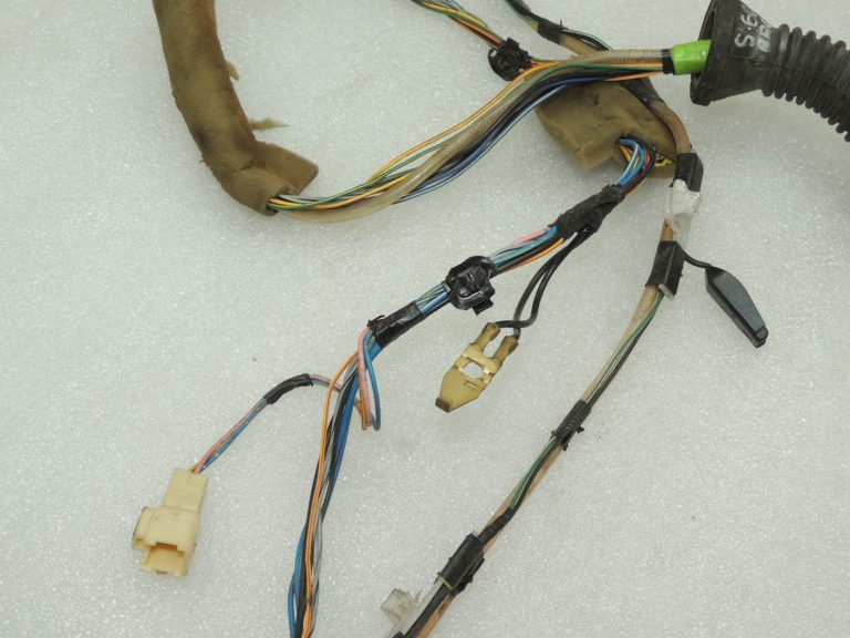 OEM Suzuki Grand Vitara III 1.9DDiS elektroinstalācijas siksna aizmugurējām durvīm 368456565J10