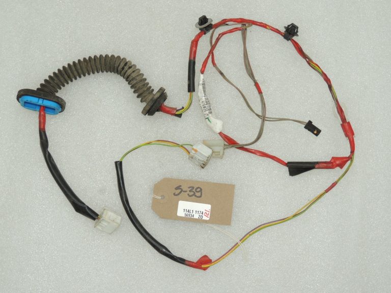 OEM Suzuki SX4 1.6i Aizmugurējā labās puses durvju elektroinstalācijas instalācija 3675179J01