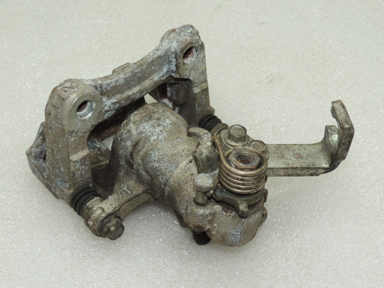 Suzuki SX4 SUZUKI SX4, 1.6i Bremžu suports Aizmugurējais labais 55401-80J01-999