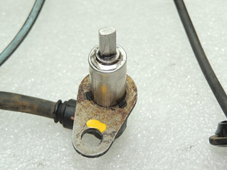 OEM Suzuki Liana riteņa ātruma sensors aizmugurējais kreisais 5632054G00