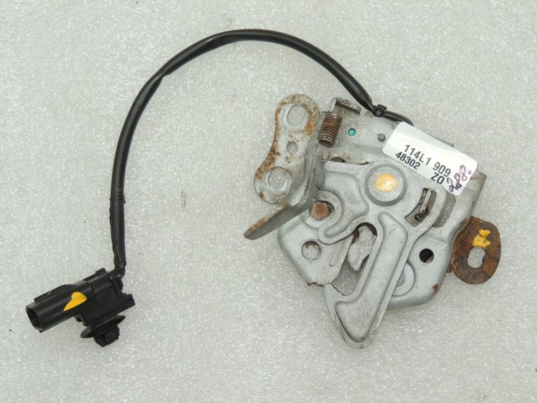 Suzuki SX4 II dzinēja pārsega slēdzene, dzinēja pārsega fiksators 8211062M20