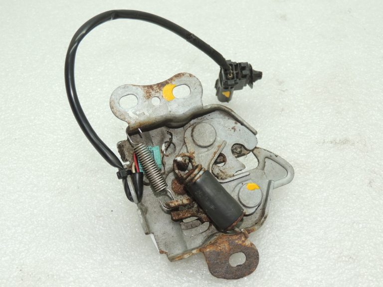 Suzuki SX4 II dzinēja pārsega slēdzene, dzinēja pārsega fiksators 8211062M20