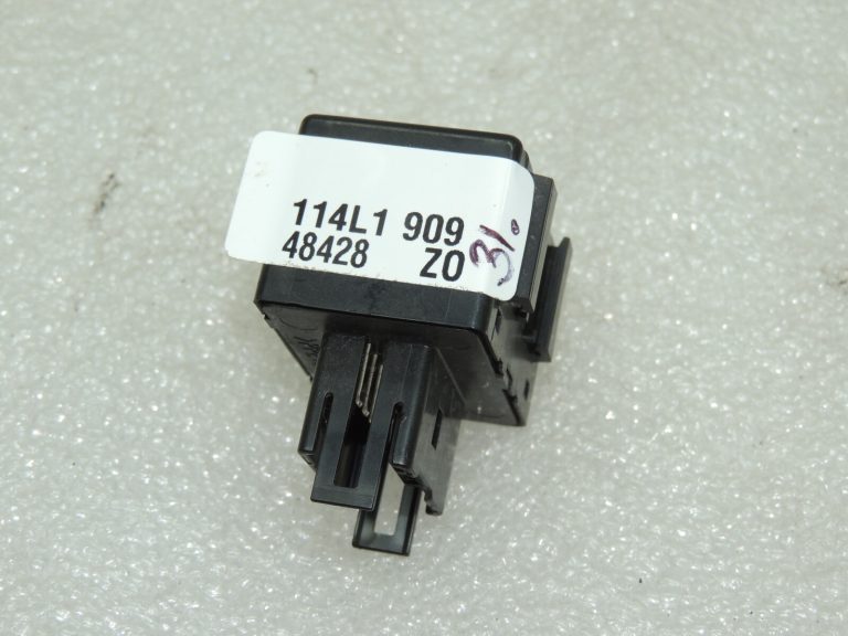 Oriģināls „Suzuki“ pagrieziena signāla relejs 3861084F00