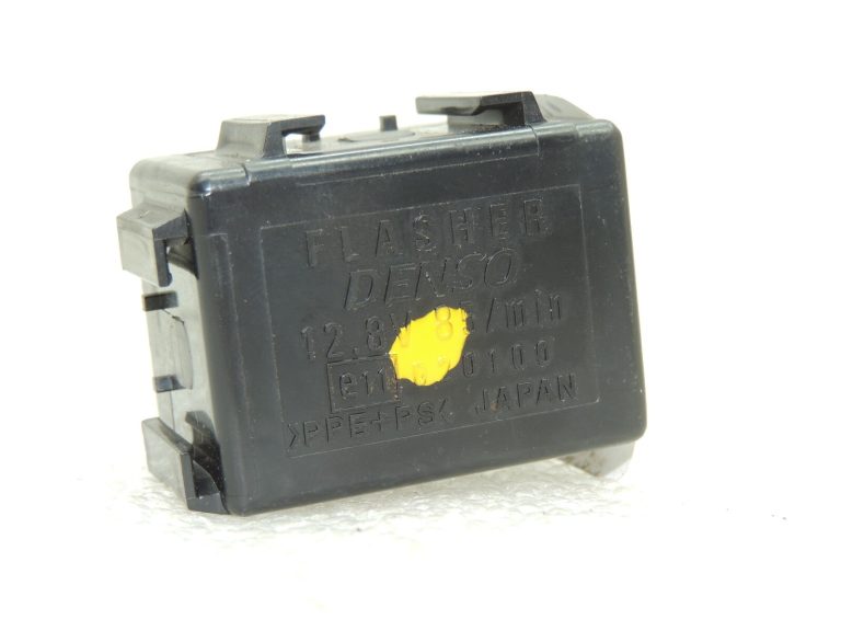Oriģināls „Suzuki“ pagrieziena signāla relejs 3861084F00