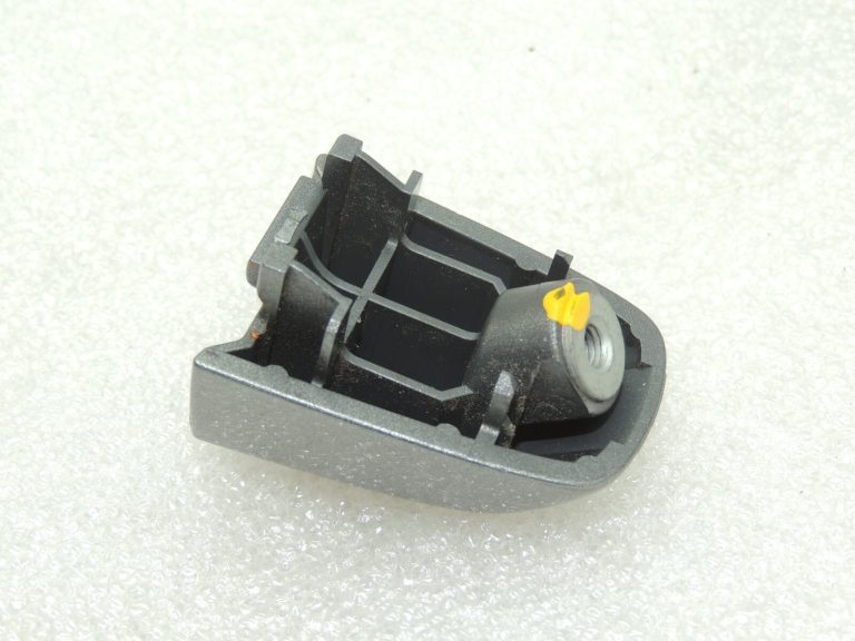 Suzuki SX4 Kapsulas ārdurvju rokturis priekšējais labās puses pelēks 82813-63J10-ZCD