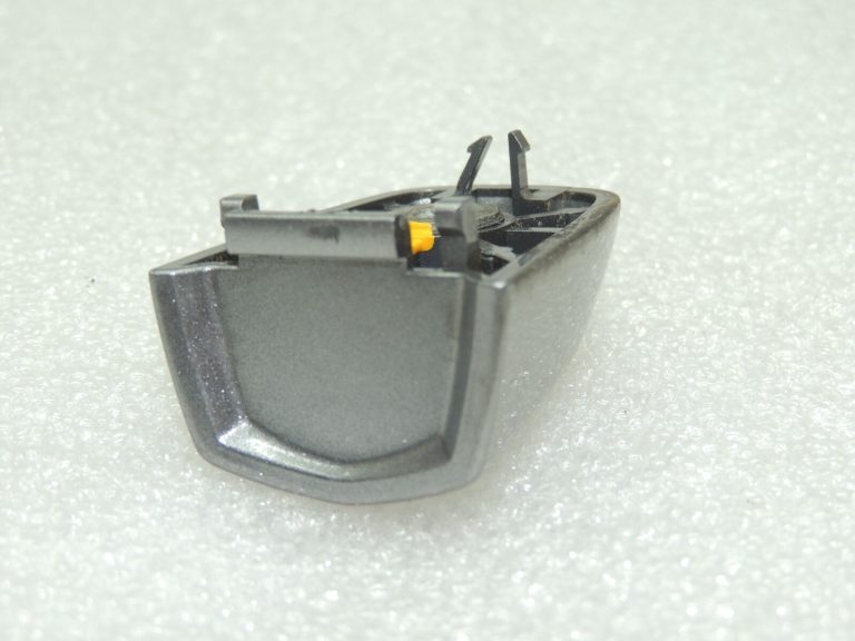 Suzuki SX4 vāciņš ārējo aizmugurējo durvju rokturis pelēks 82813-63J10-ZCD