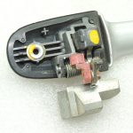 Suzuki Liana ārdurvju rokturis aizmugurējais labās puses pelēks 82830-54G10-Z2S
