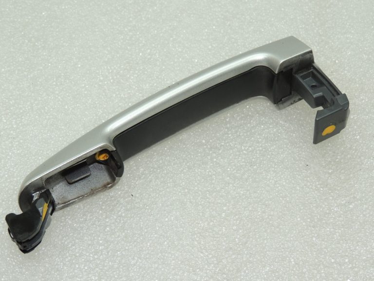 Suzuki SX4 ārējo aizmugurējo durvju rokturis sudraba krāsā 82812-63J00-ZCC