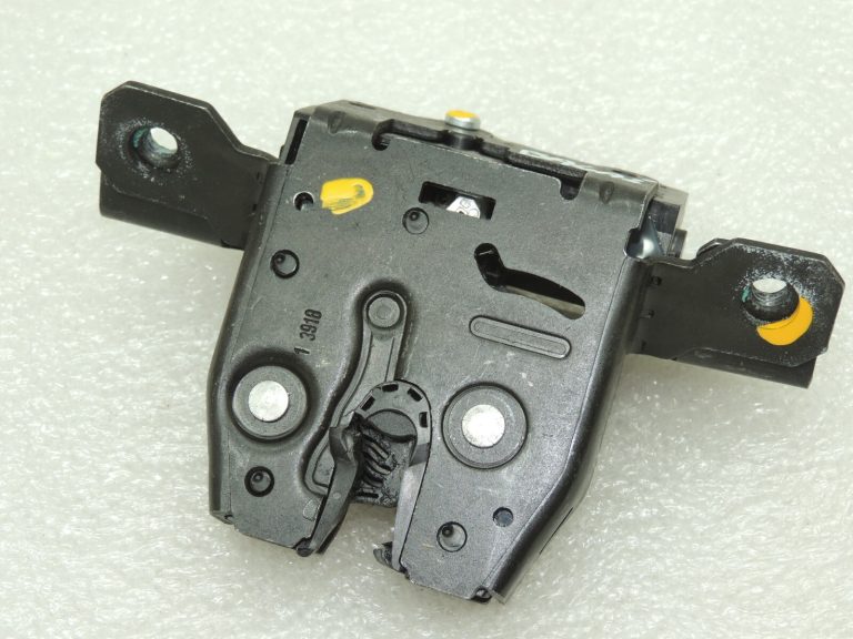 Opel Insignia B aizmugurējo durvju slēdzene YR00237080