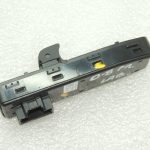 Opel Insignia B Priekšējais labās puses elektrisko logu slēdzis YR004045YX
