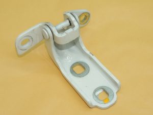 Opel Insignia B durvju eņģe aizmugurējā kreisā apakšējā GP6 42A Abalone White YQ00224780