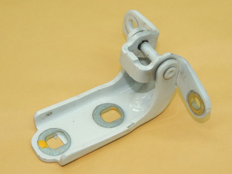 Opel Insignia B durvju eņģe aizmugurējā kreisā apakšējā GP6 42A Abalone White YQ00224780