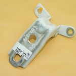 Opel Insignia B durvju eņģes aizmugurējās labās puses apakšējā daļa GP6 42A Abalone White 13501716