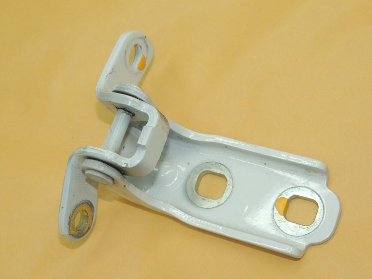 Opel Insignia B durvju eņģes aizmugurējās labās puses apakšējā daļa GP6 42A Abalone White 13501716