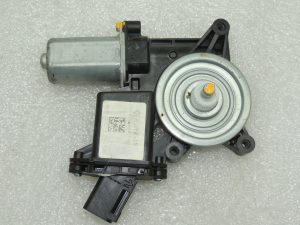 Opel Insignia B Logu regulatora motors aizmugurējā labajā pusē 39176512