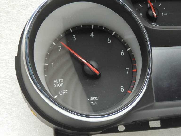 Opel Insignia B 1.5i spidometra mērinstrumentu komplekts YR00253380