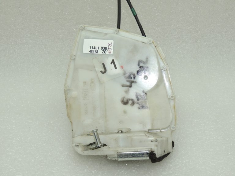 Suzuki Swift Aizmugures kreiso durvju slēdzene 82302-62J22