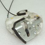 Suzuki Swift Aizmugures kreiso durvju slēdzene 82302-62J22