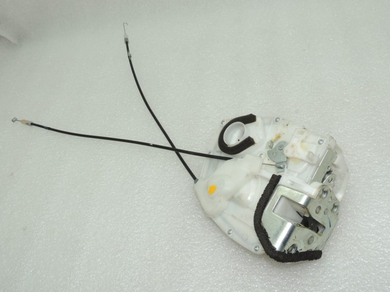 Suzuki SX4 Aizmugures kreiso durvju slēdzene 82302-79J12