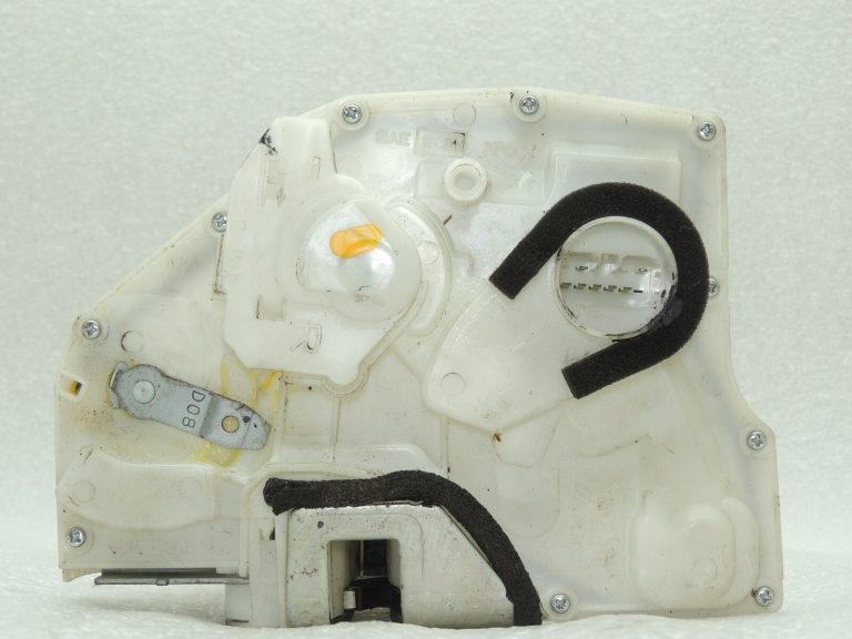 Suzuki SX4 Durvju slēdzene priekšējā labā 82201-80J62