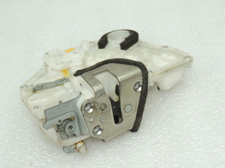 Suzuki SX4 Durvju slēdzene priekšējā labā 82201-80J62
