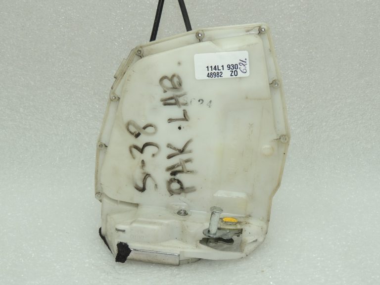 Suzuki SX4 Aizmugurējā labās puses durvju slēdzene 8230180J22