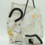 Suzuki SX4 Aizmugurējā labās puses durvju slēdzene 8230180J22