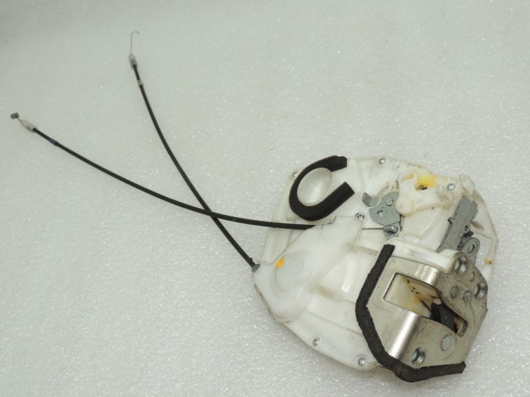Suzuki SX4 Aizmugures kreiso durvju slēdzene 8230280J22