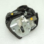 Suzuki Swift Aizmugures kreiso durvju slēdzene 82302-62J22