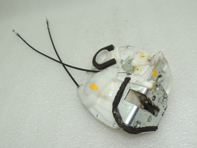 Suzuki SX4 S-Cross Aizmugures kreiso durvju slēdzene 82302-79J22