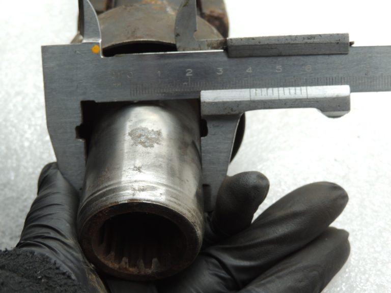 OEM Suzuki Grand Vitara II 2.0i aizmugurējā ass kardāna vārpsta 2710265D00